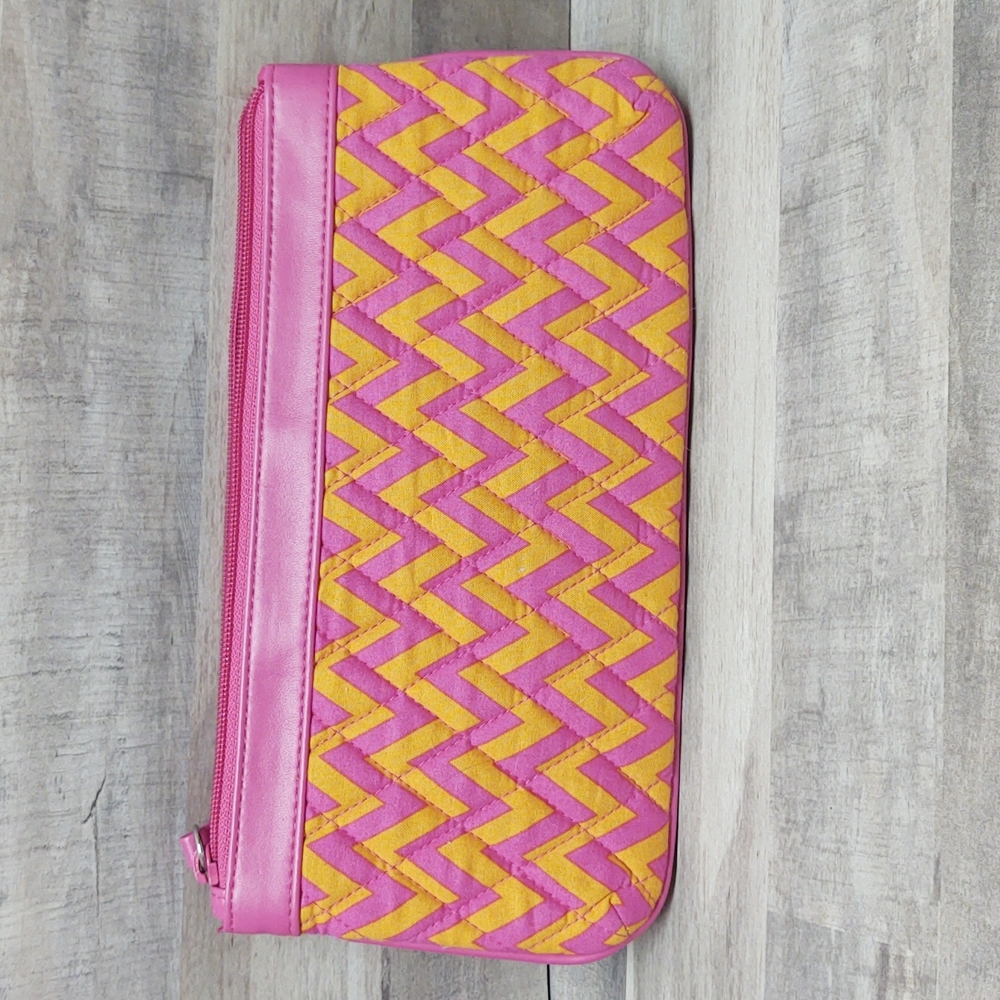 Vera Bradley~Trimmed Wristlet~Ziggy Zags - Picture 3 of 7